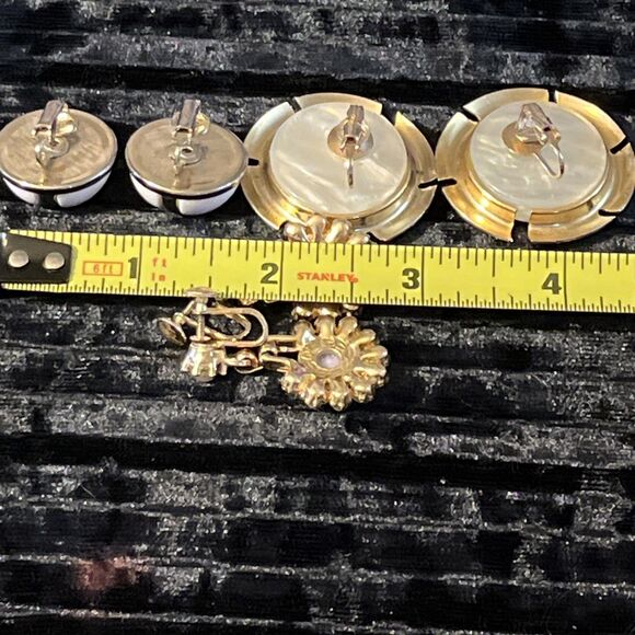 3 Pairs Vintage Sarah Coventry Clip On Earrings Opal Glass Faux Pearl Cabochon - Picture 9 of 9